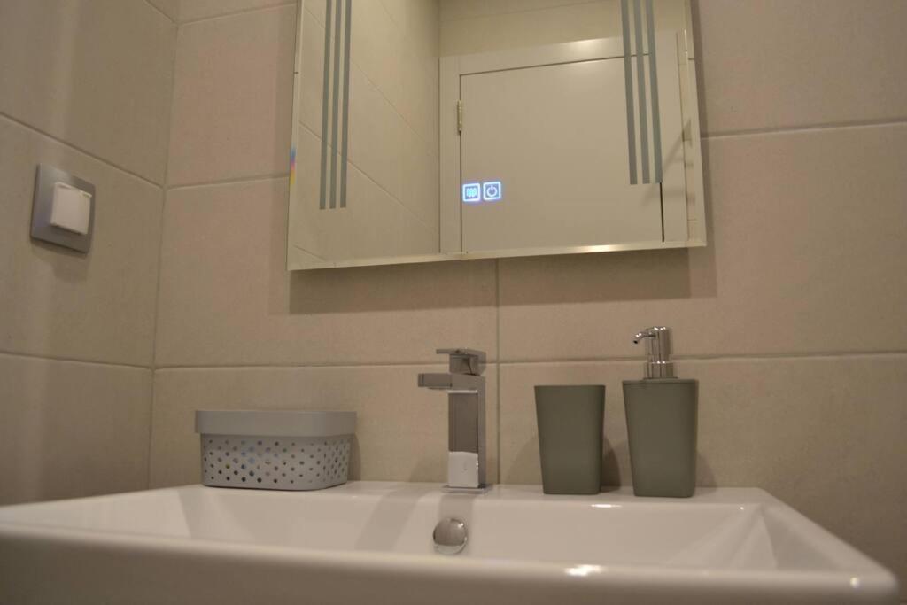 Modern City Center 2 Bedroom Apartment Sofia Exterior photo