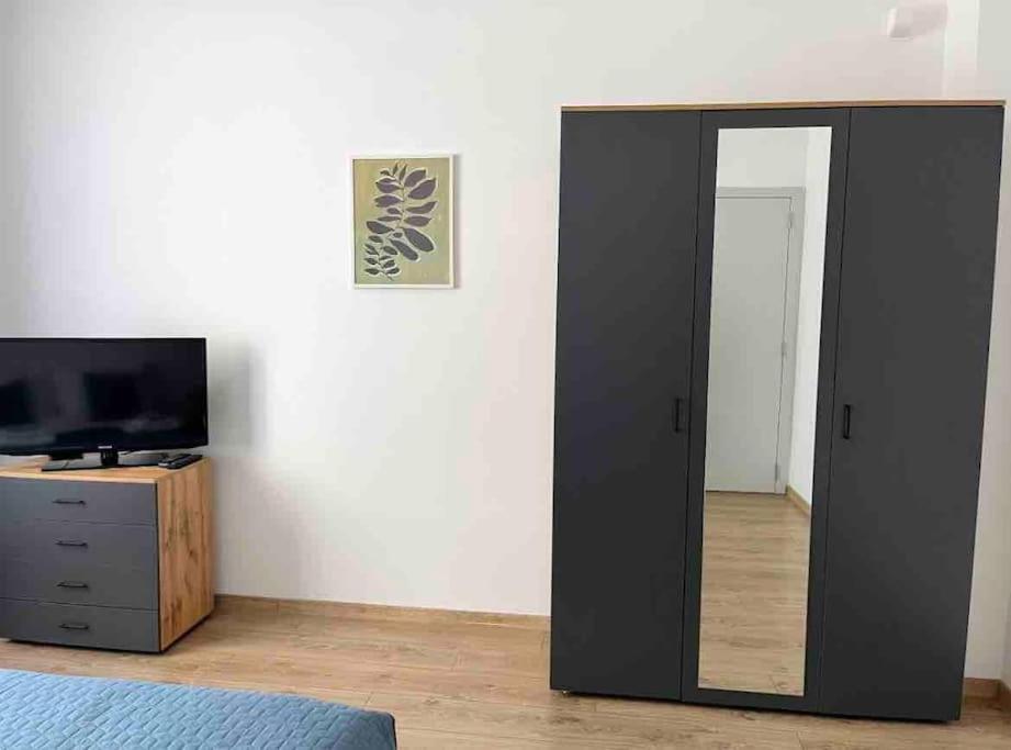 Modern City Center 2 Bedroom Apartment Sofia Exterior photo