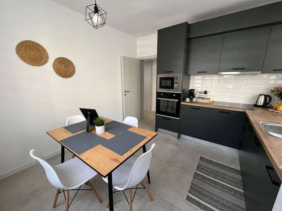 Modern City Center 2 Bedroom Apartment Sofia Exterior photo